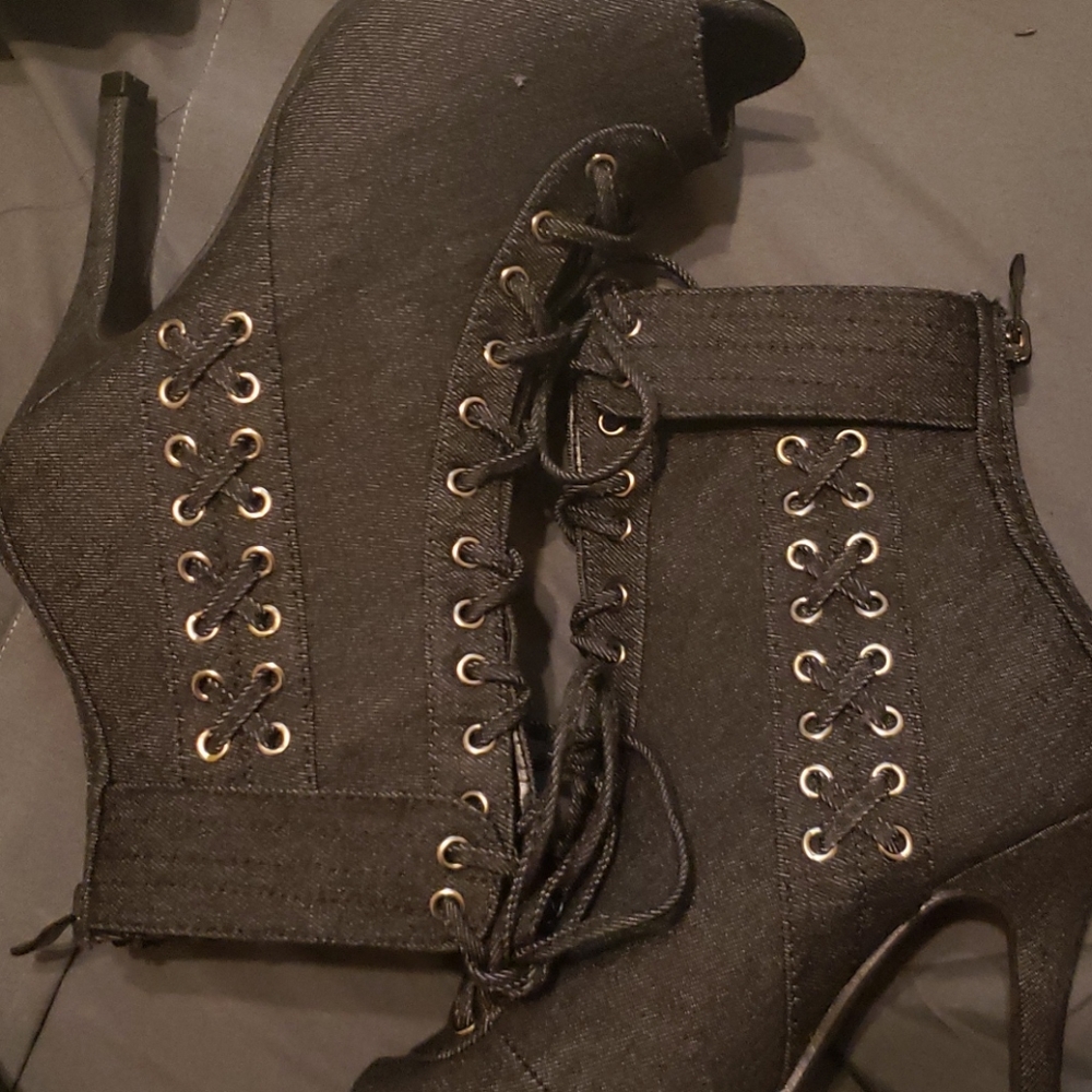 Heels - Picture 3 of 5